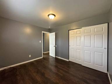 Main picture of 2174 Wisconsin St