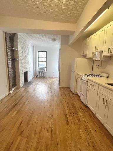 Main picture of 148 Sullivan St