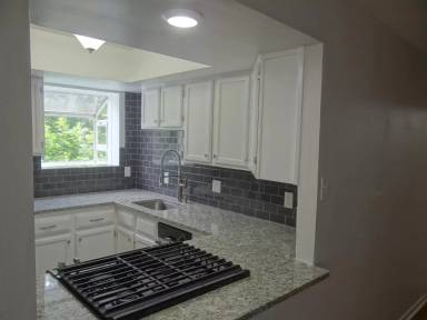 Main picture of 908-16 E 32nd St