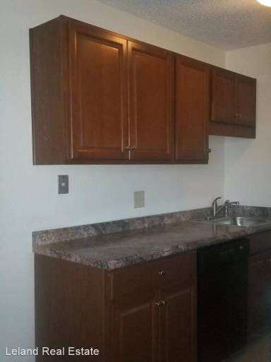 Main picture of 905 Leisure Sq