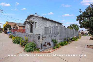 Main picture of 1043 Sampson St