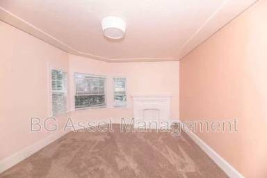 Main picture of 1000 E 33rd St