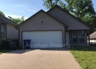 Main picture of 2028 W 57th St