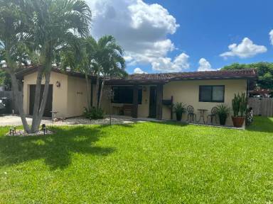 Main picture of 4445 NW 18th Ave