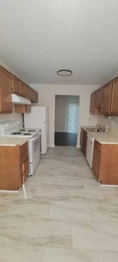 Main picture of 327 Georgetowne Ct