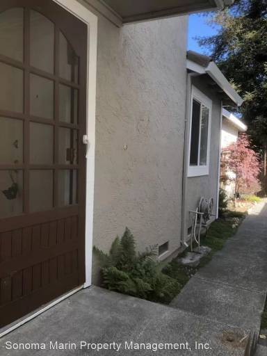 Main picture of 13 Francis Cir