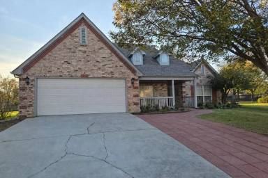 Main picture of 8704 N 140th East Ct