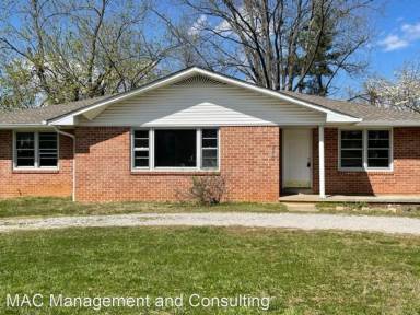 Main picture of 250 E 16th St