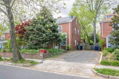 Main picture of 300 S Veitch St