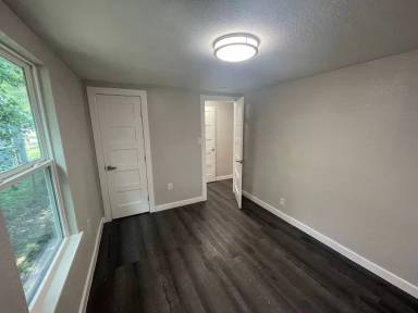 Main picture of 1906 S Pine St