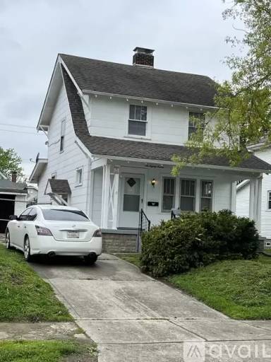 Main picture of 687 S Warren Ave