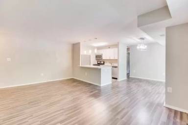 Main picture of Village Square West
