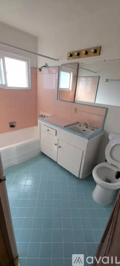 Main picture of 705 W Glenoaks Blvd