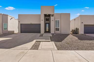 Main picture of 13110 Emerald Isle St