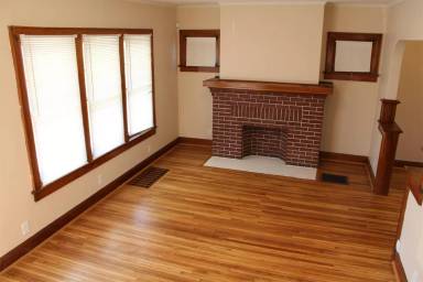 Main picture of 830 Siebert St