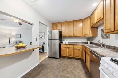 Main picture of 5001 Carriageway Dr