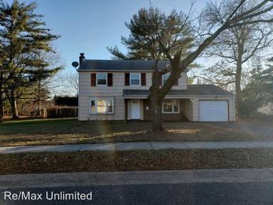 Main picture of 28 Sterling Ln