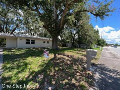 Main picture of 906 Spirit Lake Rd