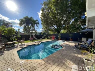 Main picture of 575 Lakeside Cir