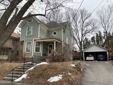 Main picture of 923 E Washington St