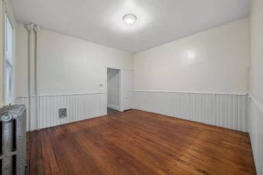 Main picture of 221 Penn St