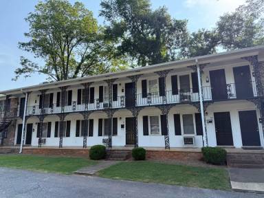 Main picture of 370 Peabody St