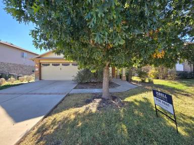 Main picture of 5405 Golden Gate Dr