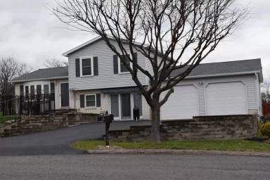 Main picture of 106 Amanda Ct