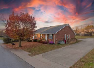 Main picture of 211 Carmack Ave