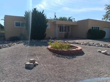 Main picture of 9816 Chapala Dr NE