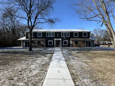 Main picture of 1931 S 124th St