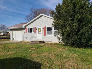 Main picture of 100 Circle Dr