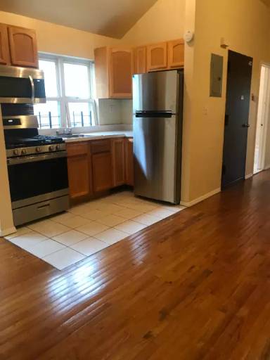Main picture of 455 E 45th St