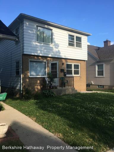 Main picture of 836 S 75th St