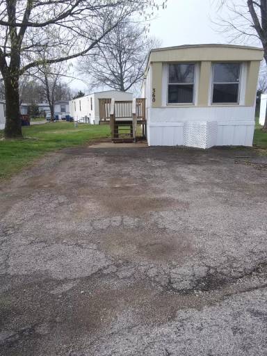 Main picture of 423 Golden Acres Dr