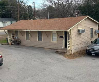 Main picture of 718 W Avenue C