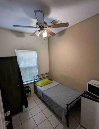 Main picture of 16685 Meadowcroft