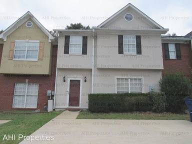 Main picture of 725 3rd St NE