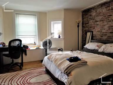Main picture of 214 Hemenway St