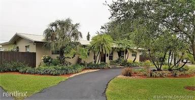 Main picture of 8485 SW 143rd St