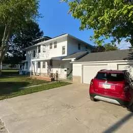 Main picture of 325 E Chestnut St