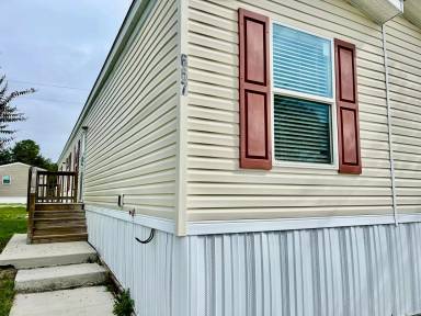 Main picture of 553 Corbin St