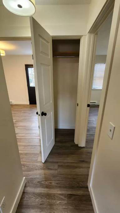 Main picture of 100 Crestwood Dr