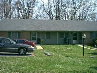 Main picture of 102 Holmes Cir
