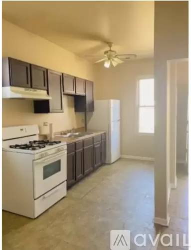 Main picture of 5467 W Augusta Blvd