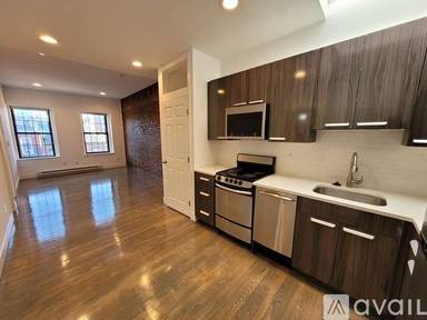 Main picture of 94 West Cedar St