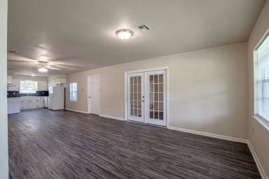 Main picture of 110 Crestway St