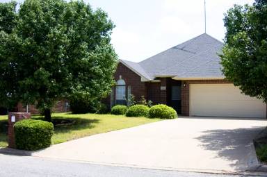 Main picture of 626 Maplewood Dr