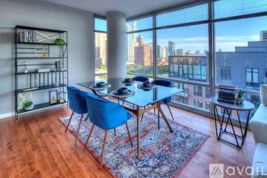 Main picture of 124 W Polk St