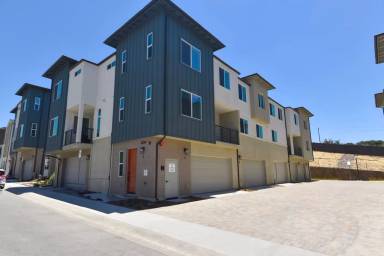 Main picture of 804 Makani St